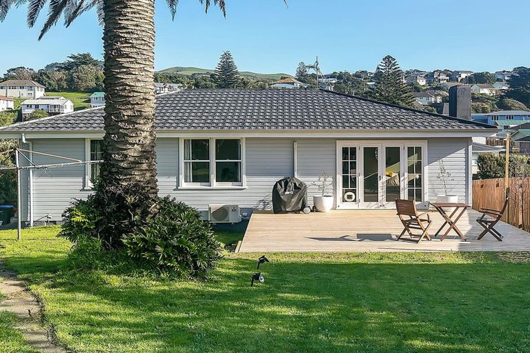 Photo of property in 7 Taupiri Crescent, Titahi Bay, Porirua, 5022