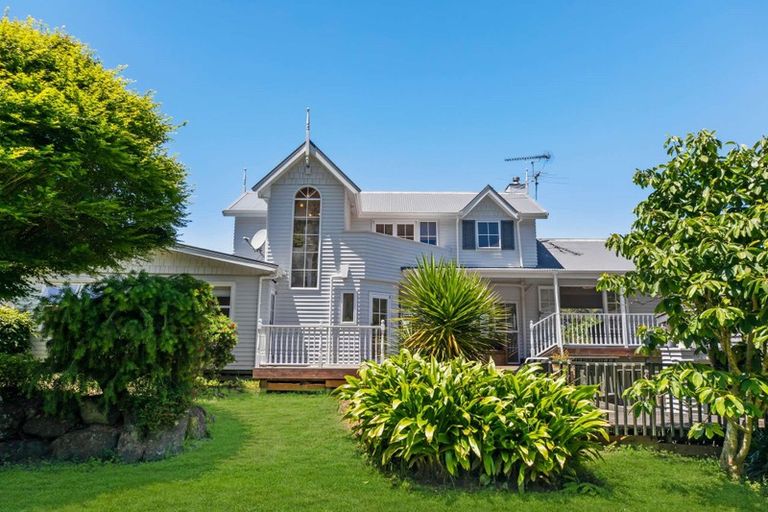 Photo of property in 207 Woodlands Park Road, Titirangi, Auckland, 0604