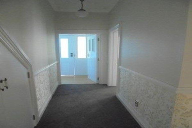 Photo of property in 127 Tasman Street, Mount Cook, Wellington, 6021