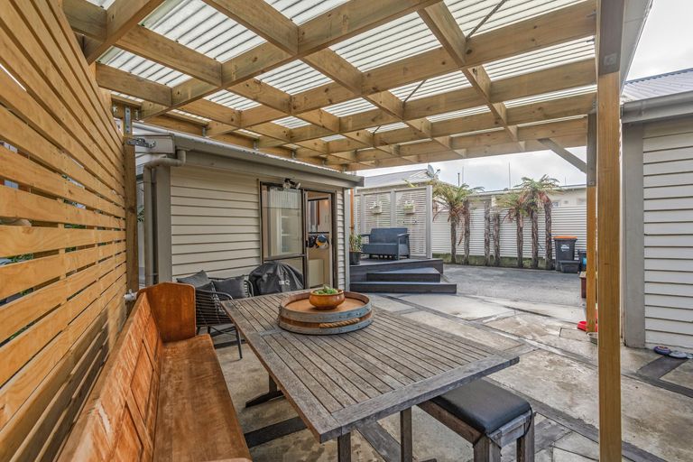 Photo of property in 43 Knowles Street, Terrace End, Palmerston North, 4410