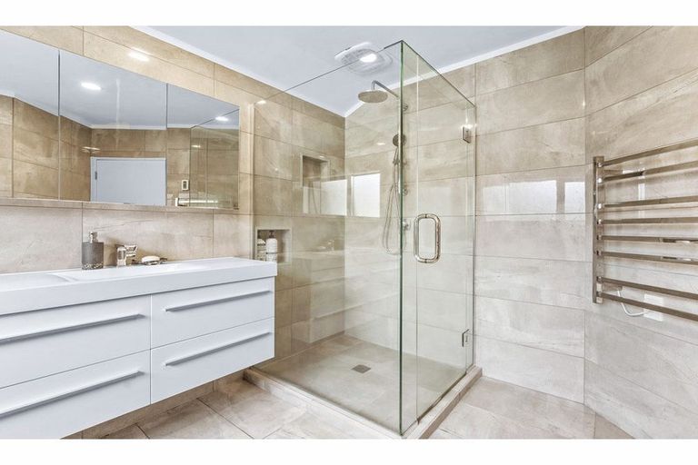 Photo of property in 2/46 Powrie Street, Glenfield, Auckland, 0629