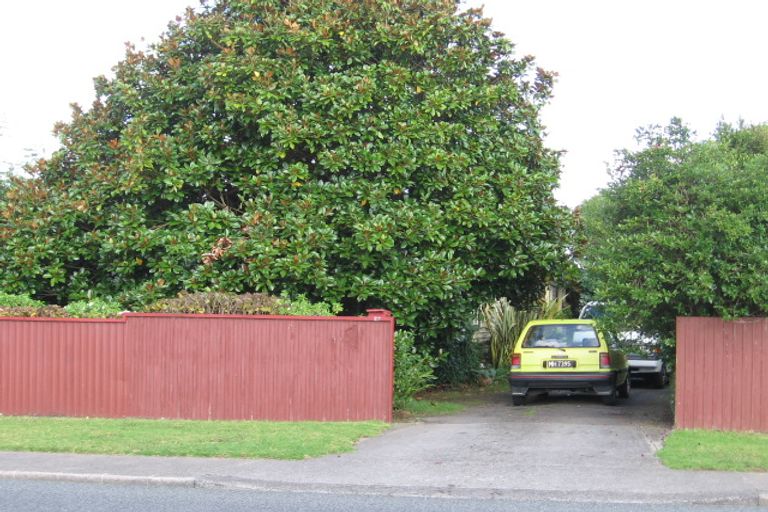 Photo of property in 27 Royal Road, Massey, Auckland, 0614