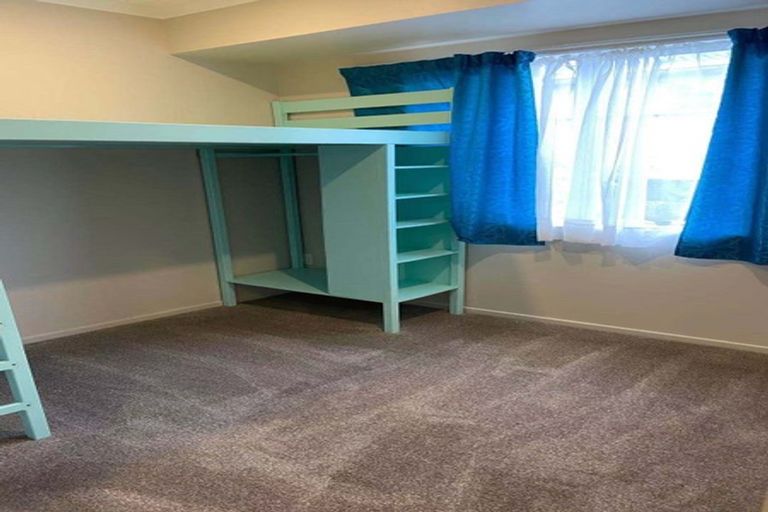 Photo of property in 34 Lavery Place, Sunnynook, Auckland, 0632