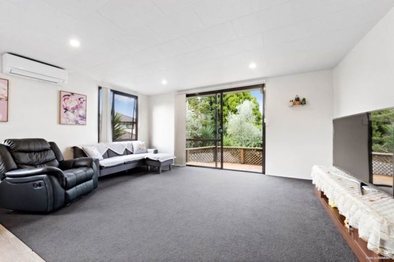 Photo of property in 2/342c Royal Road, Massey, Auckland, 0614