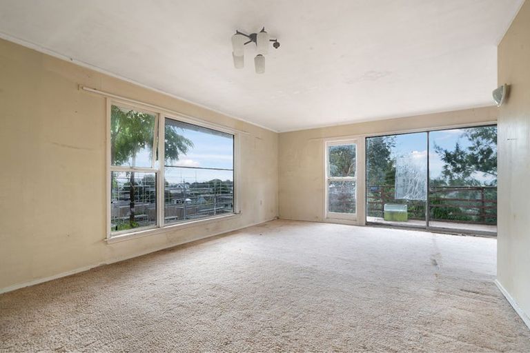 Photo of property in 34 Royal Road, Massey, Auckland, 0614