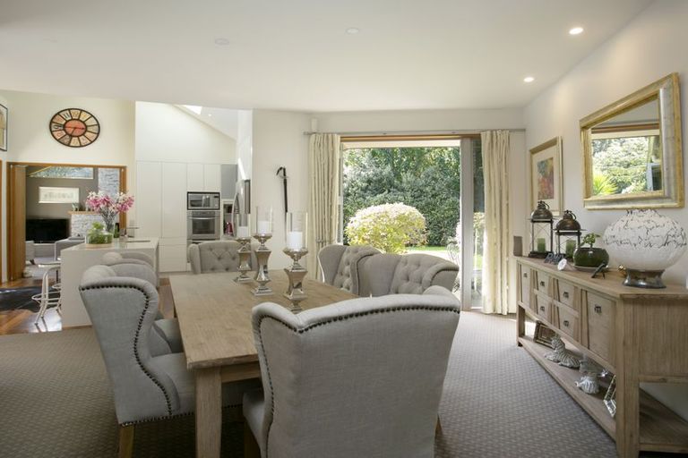 Photo of property in 5 Cameron Drive, Acacia Bay, Taupo, 3385