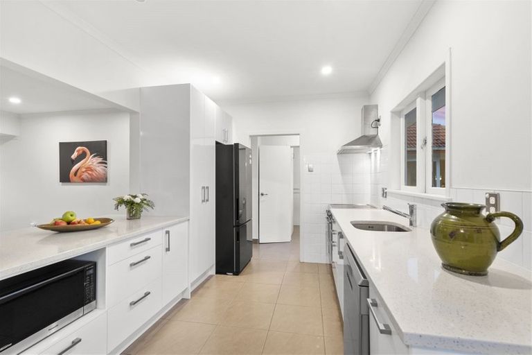 Photo of property in 77 West Harbour Drive, West Harbour, Auckland, 0618