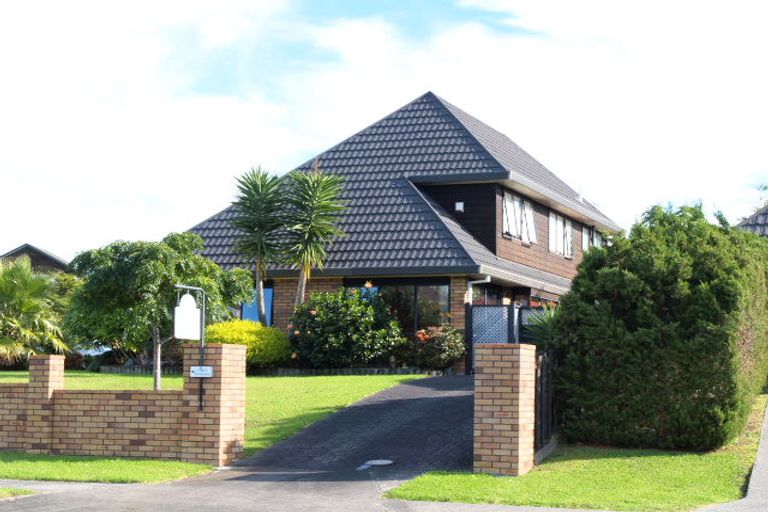 Photo of property in 15 Northpark Avenue, Northpark, Auckland, 2013