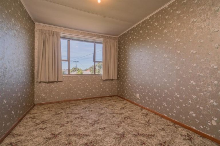 Photo of property in 72 Kelman Road, Kelston, Auckland, 0602