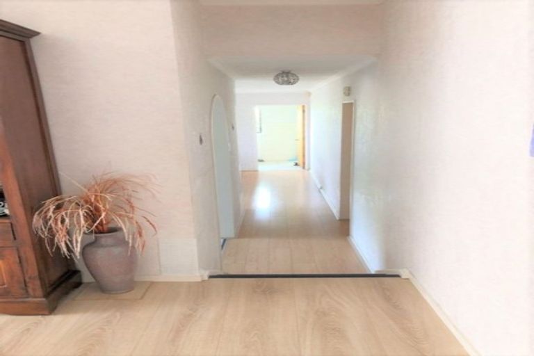 Photo of property in 47 Dalwhinnie Parade, Highland Park, Auckland, 2010