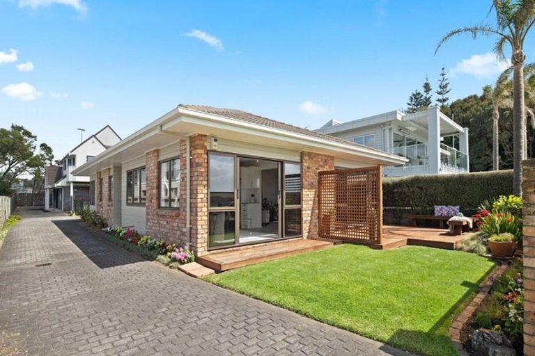 Photo of property in 1/2 The Esplanade, Eastern Beach, Auckland, 2012