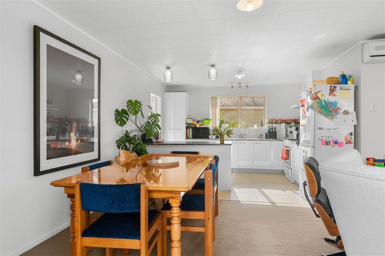 Photo of property in 5 South Road, Waipu, 0510