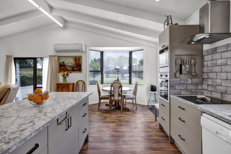 Photo of property in 20 Montjoy Street, Stratford, 4332