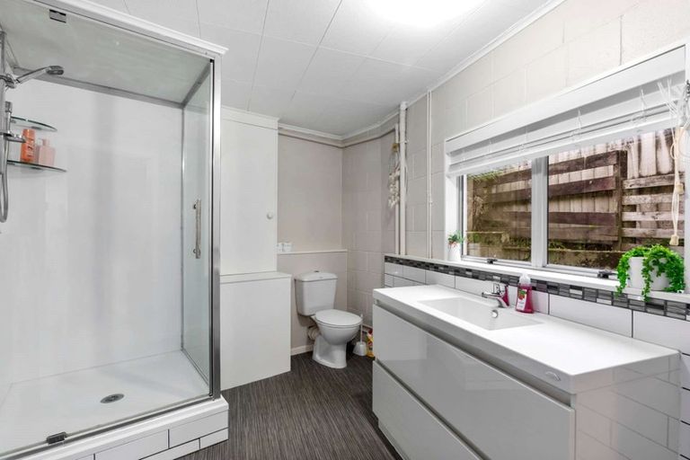 Photo of property in 16 Autumn Avenue, Glen Eden, Auckland, 0602