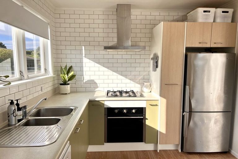 Photo of property in 2 Lindale Grove, Waikanae Beach, Waikanae, 5036