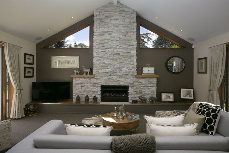 Photo of property in 5 Cameron Drive, Acacia Bay, Taupo, 3385