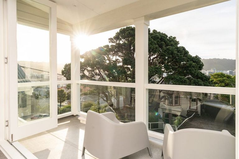 Photo of property in 60 Hawker Street, Mount Victoria, Wellington, 6011