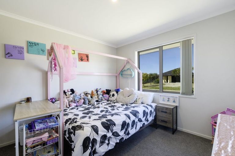 Photo of property in 4 Tremough Boulevard, Papamoa Beach, Papamoa, 3118