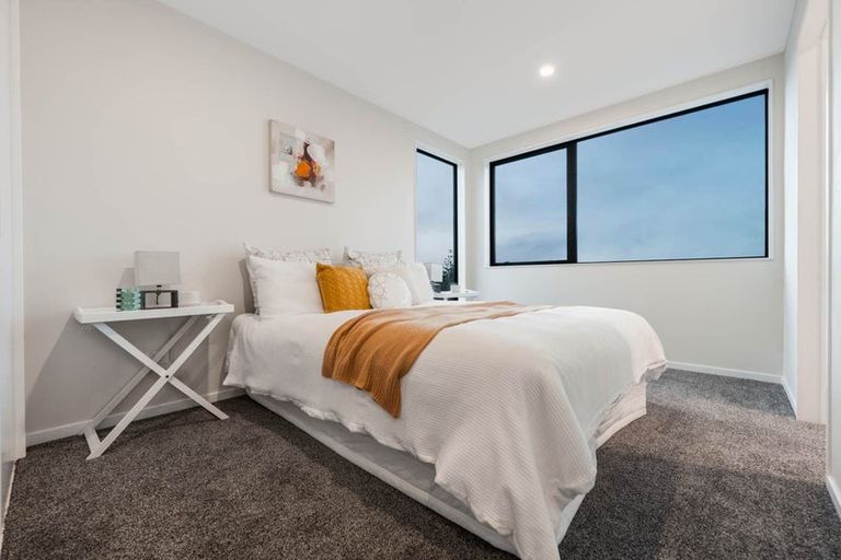 Photo of property in 4202d Great North Road, Glendene, Auckland, 0602