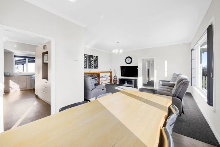 Photo of property in 114 Glover Road, Hawera, 4610