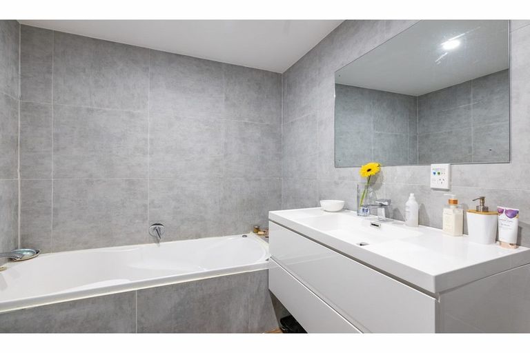 Photo of property in 309 Eastern Terrace, Sydenham, Christchurch, 8023