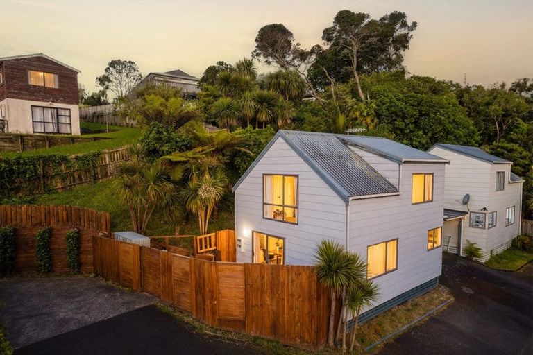 Photo of property in 1/147 Spinella Drive, Bayview, Auckland, 0629