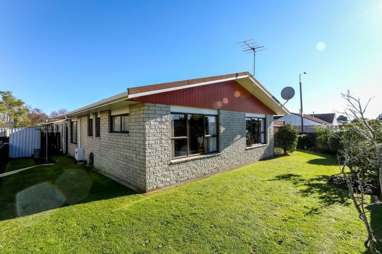 Photo of property in 1 Nursery Place, Westown, New Plymouth, 4310