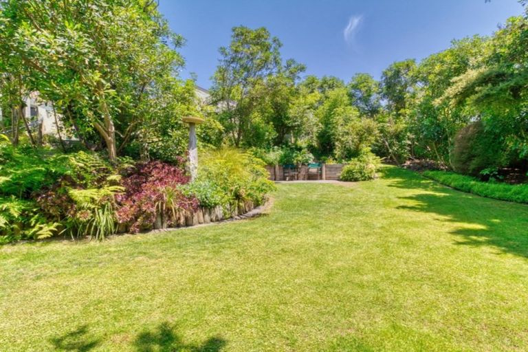 Photo of property in 2 Ritchie Place, Havelock North, 4130