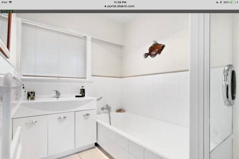 Photo of property in 88 Chivalry Road, Glenfield, Auckland, 0629