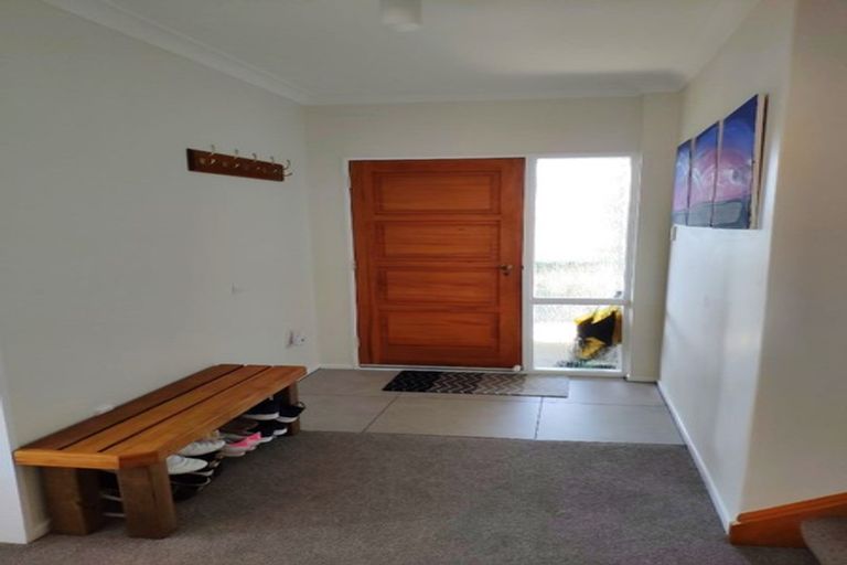 Photo of property in 42 Churton Drive, Churton Park, Wellington, 6037
