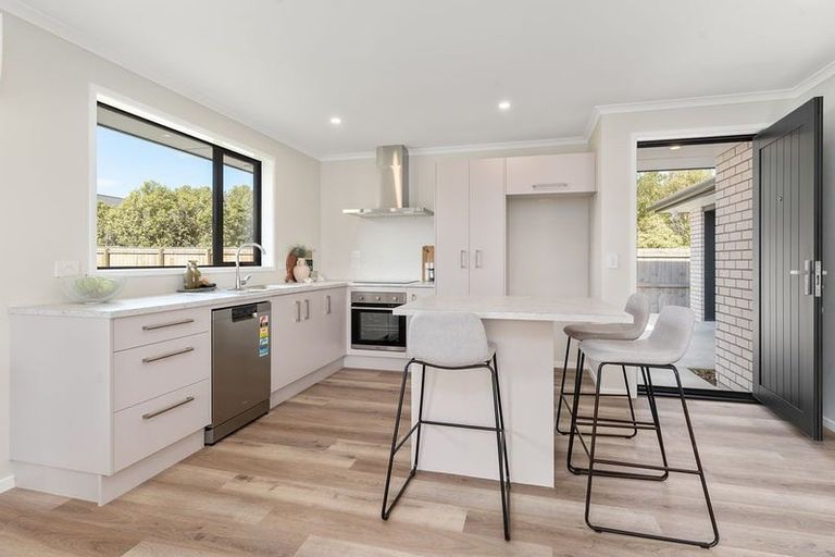 Photo of property in 37 Rhodes Street, Carterton, 5713