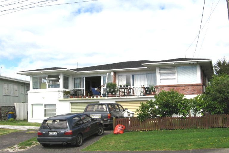 Photo of property in 1/98 Sylvan Avenue, Northcote, Auckland, 0627