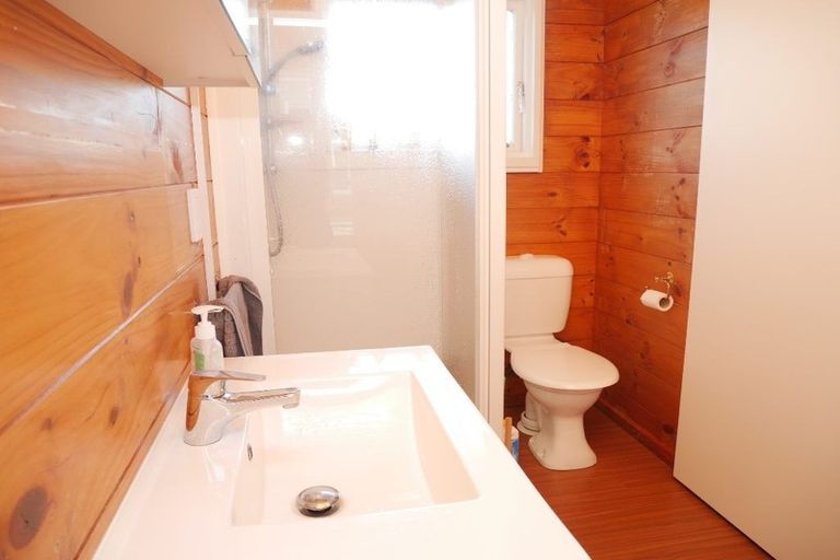 Photo of property in 18 Eskdale Road, Papakowhai, Porirua, 5024