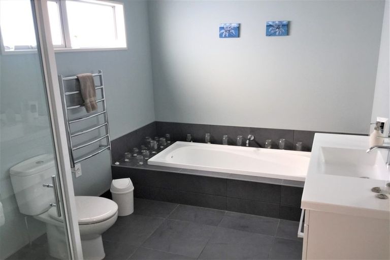 Photo of property in 27 Lochnagar Drive, Lake Hayes, Queenstown, 9304