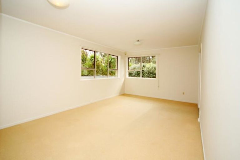Photo of property in 51 Neal Avenue, Glenfield, Auckland, 0629