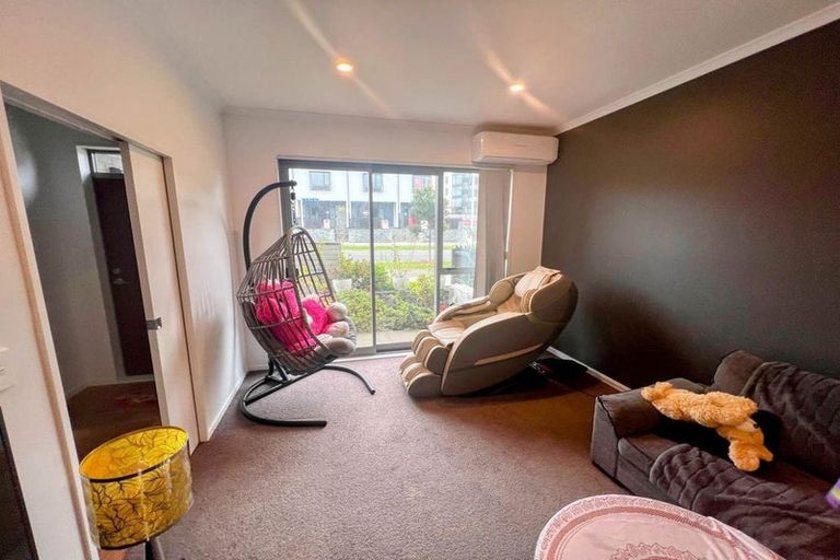 Photo of property in 12 Te Rito Road, Hobsonville, Auckland, 0616