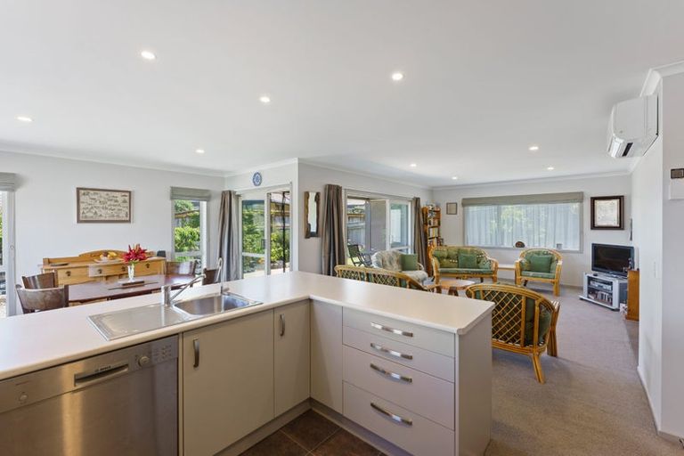 Photo of property in 5 Tauhou Place, Waikanae, 5036