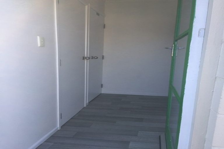 Photo of property in 1/682 East Coast Road, Pinehill, Auckland, 0630