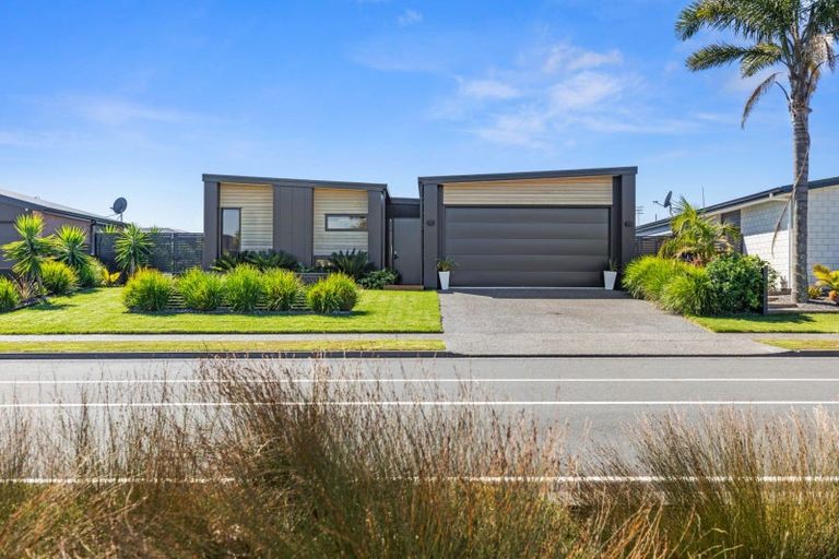 Photo of property in 99 The Boulevard, Papamoa Beach, Papamoa, 3118