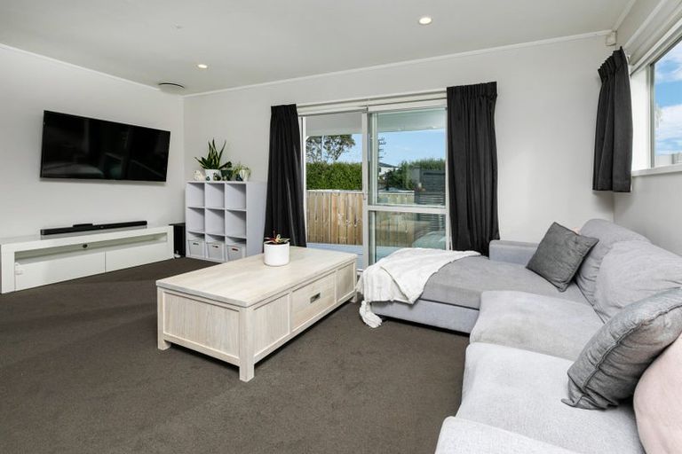 Photo of property in 1 Luanda Drive, Ranui, Auckland, 0612