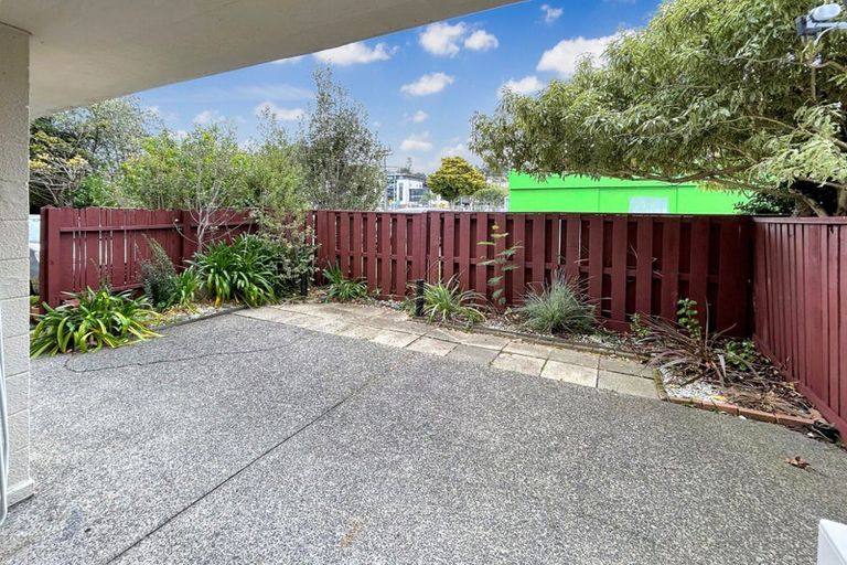 Photo of property in 2/773 Beach Road, Browns Bay, Auckland, 0630