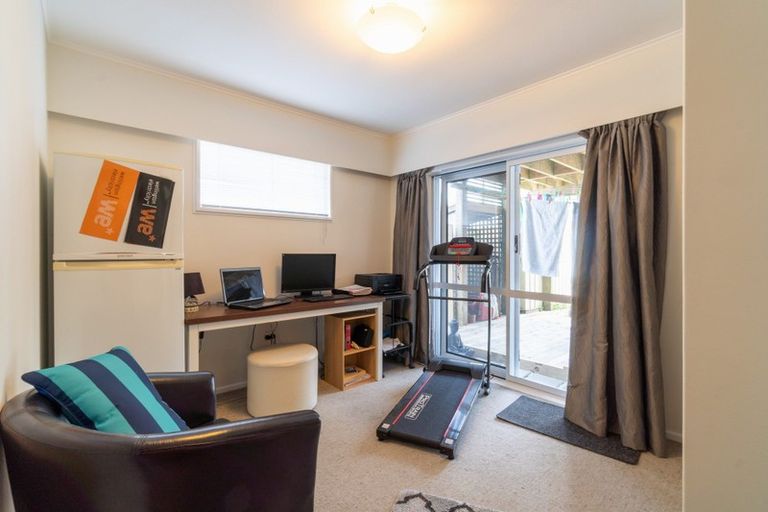 Photo of property in 116 Taylor Terrace, Tawa, Wellington, 5028