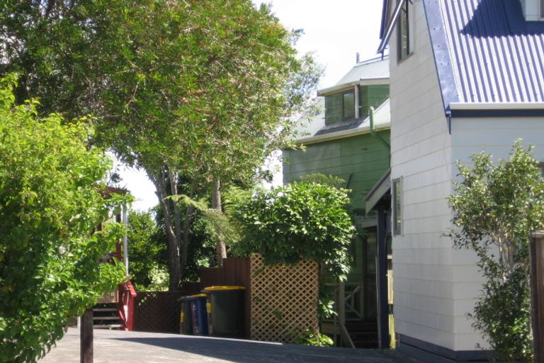 Photo of property in 1/208 Rangatira Road, Beach Haven, Auckland, 0626