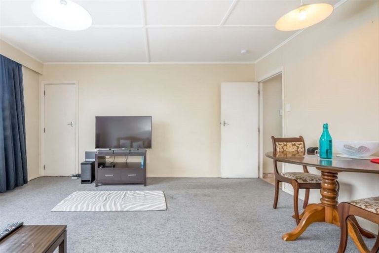 Photo of property in 2/12 Tama Street, Alicetown, Lower Hutt, 5010