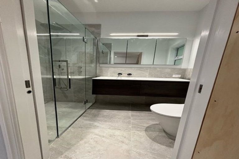 Photo of property in 43 Rona Street, Eastbourne, Lower Hutt, 5013