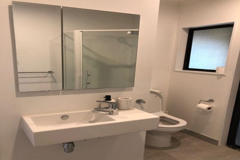 Photo of property in 33 Park Hill Road, Birkenhead, Auckland, 0626