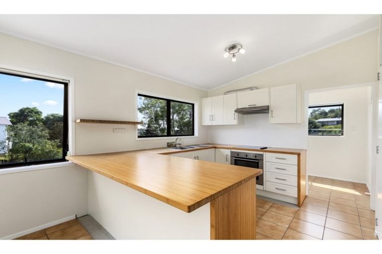 Photo of property in 1/20 Halder Place, Torbay, Auckland, 0632