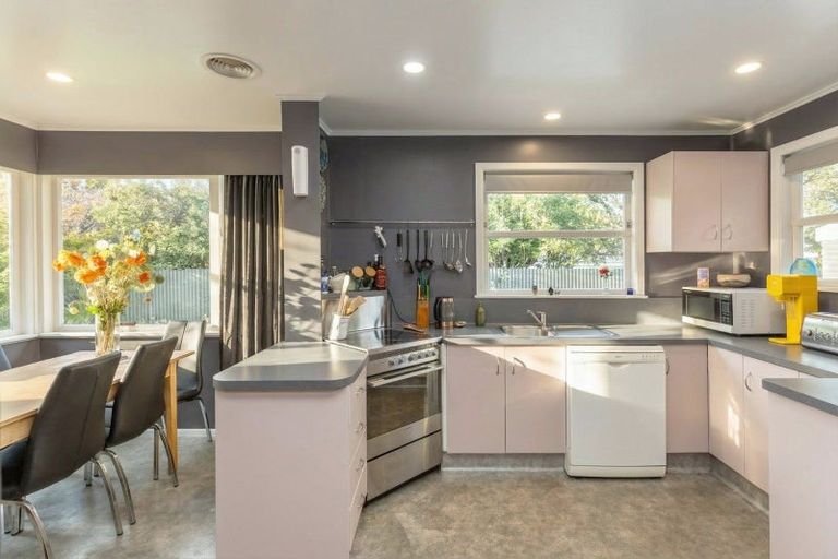 Photo of property in 85 Brandon Street, Featherston, 5710