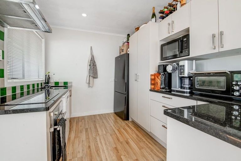 Photo of property in 9 Bryers Place, Bayview, Auckland, 0629