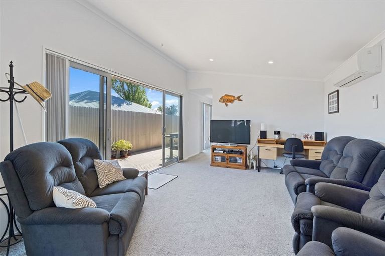 Photo of property in 8 Woodgrove Avenue, North New Brighton, Christchurch, 8083